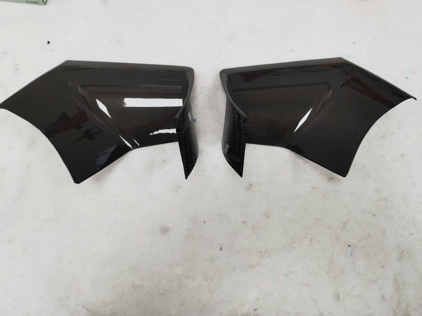Ferrari 488 Pista (Coupe) - Carbon Fiber Rear Spoiler Duct Cover image 0