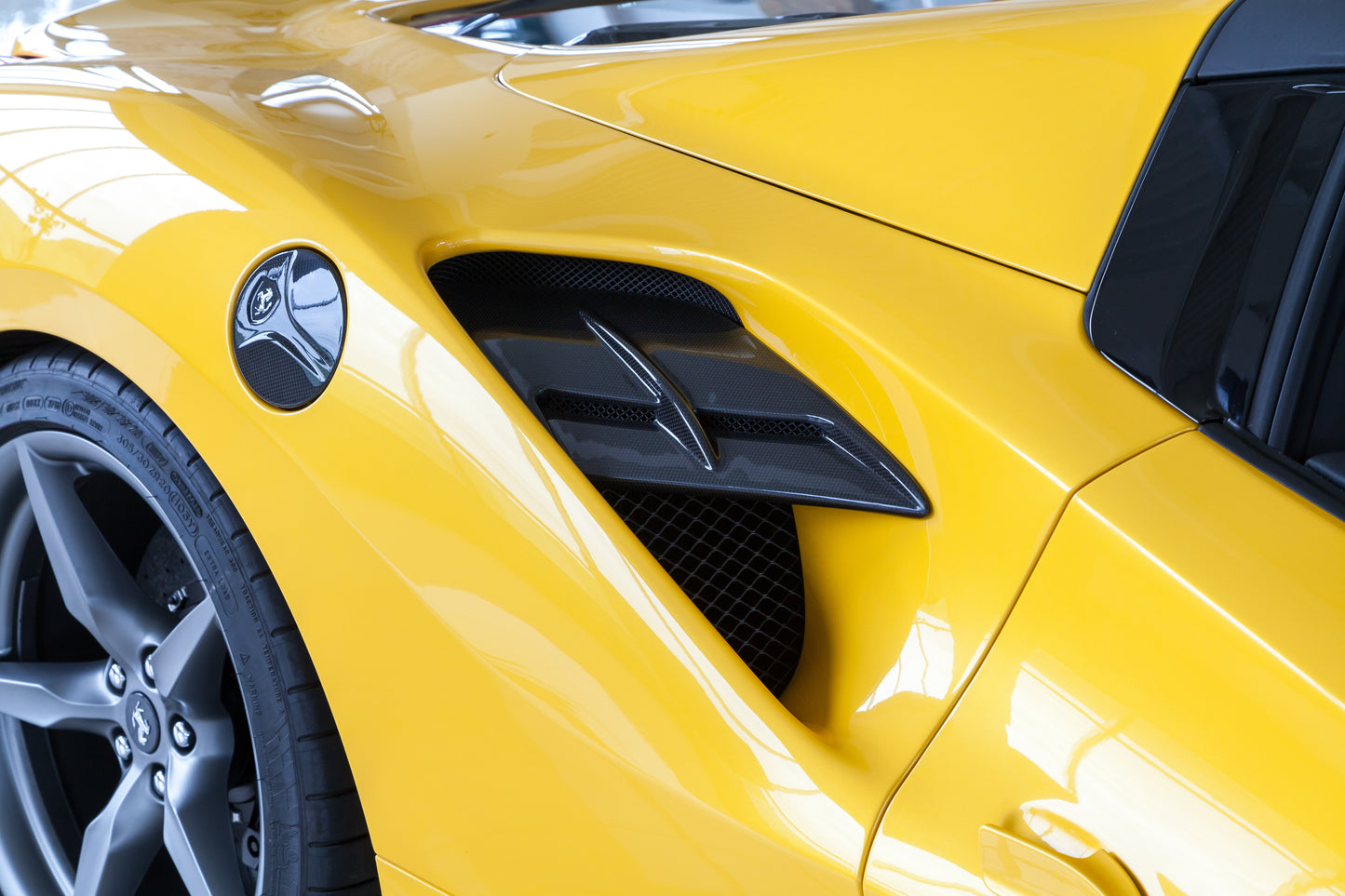 Ferrari 488 - Carbon Fiber Side Air Intake Panels