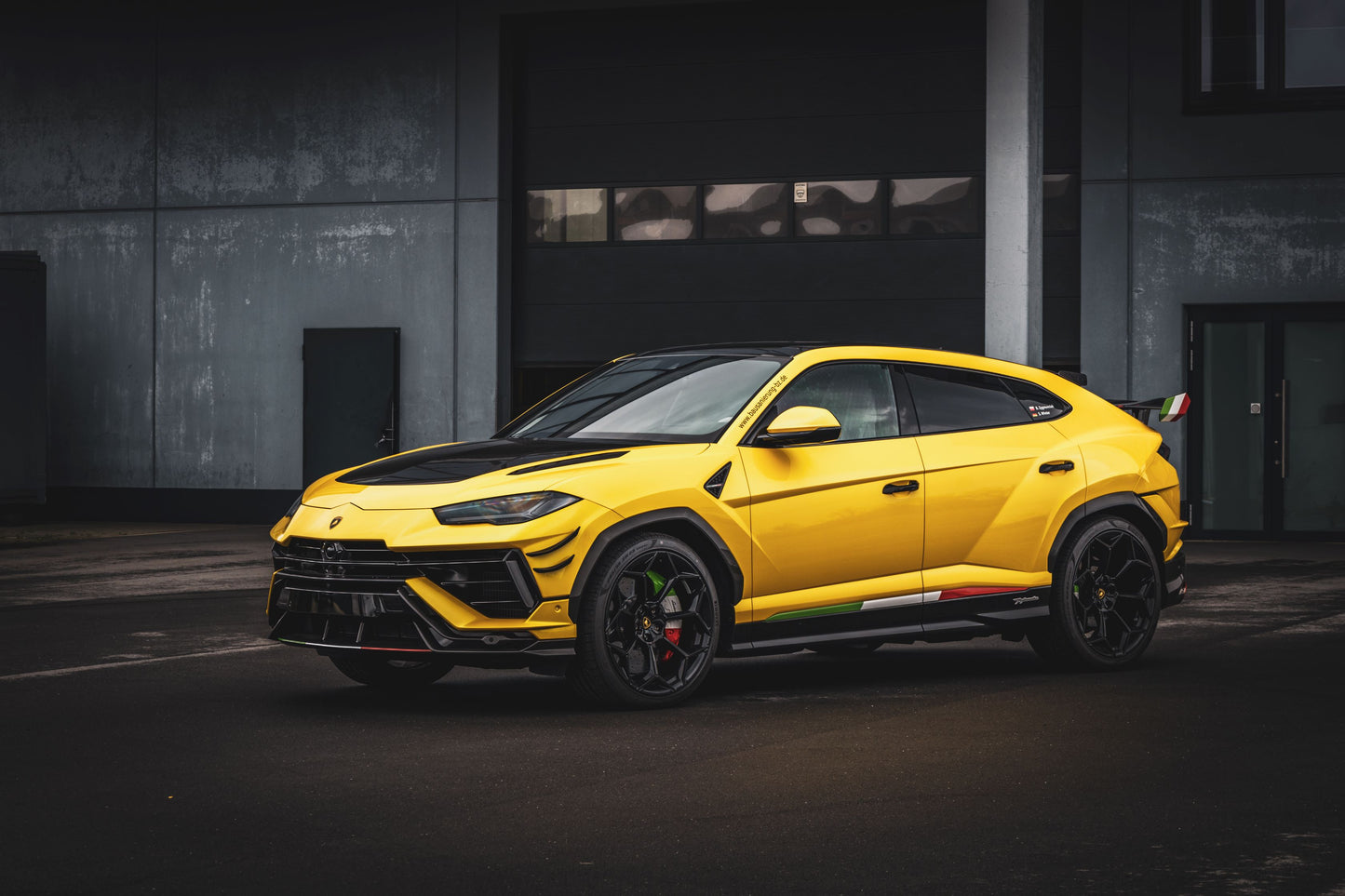 Lamborghini Urus Performante - Valved Exhaust w Mid Silencer Spare and Wicrom "Performante" Tips (for OE Actuators)