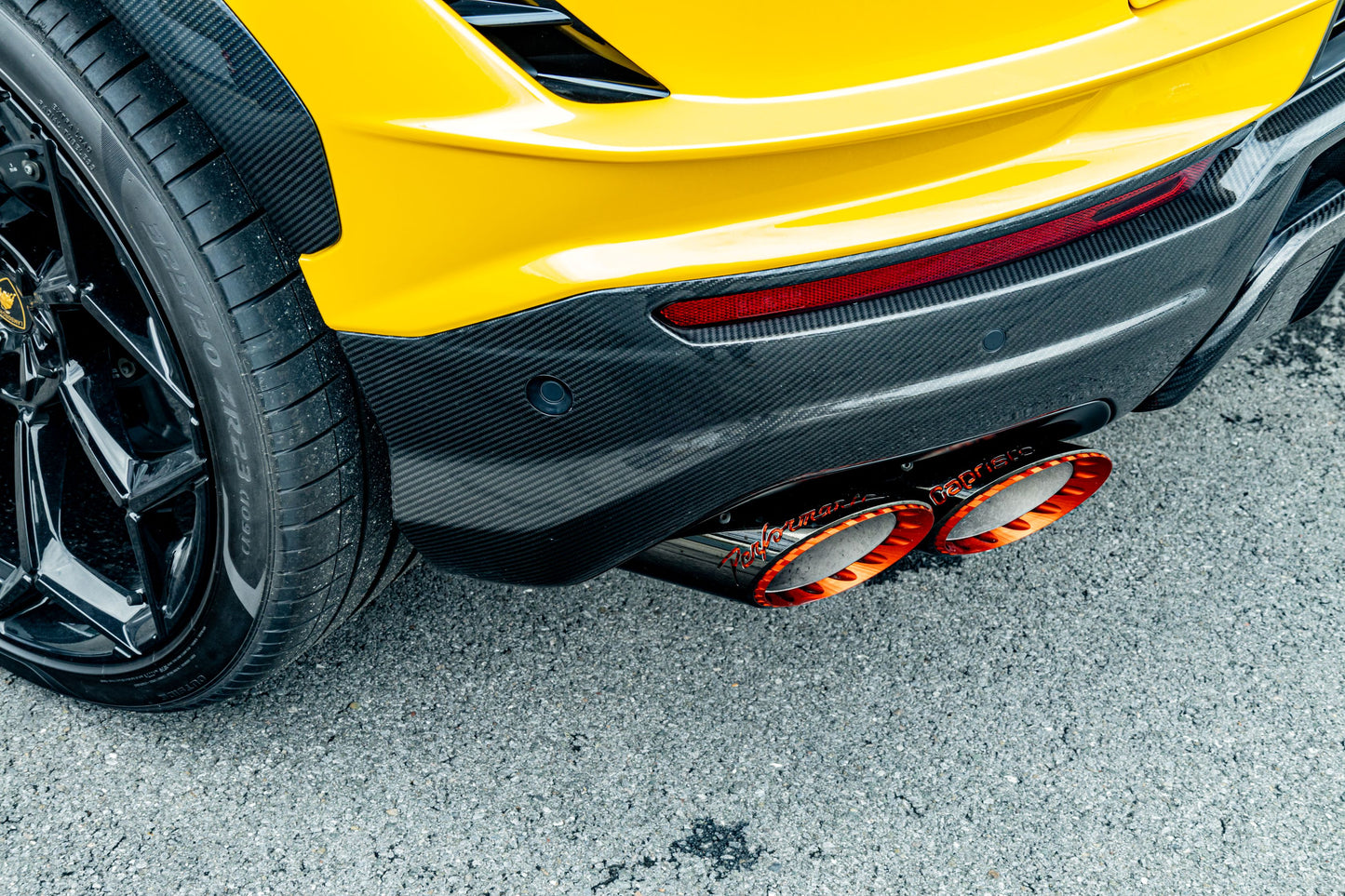 Lamborghini Urus Performante - Valved Exhaust w Mid Silencer Spare and Wicrom "Performante" Tips (for OE Actuators)
