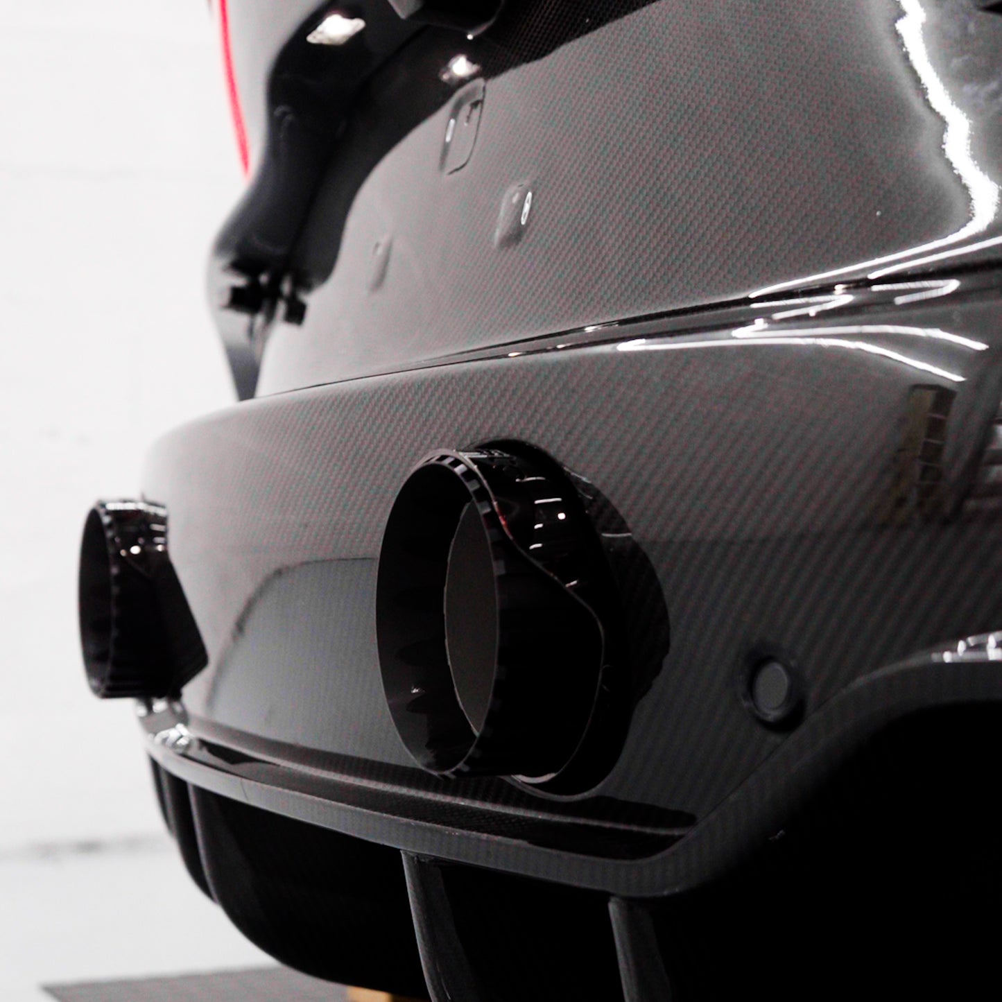 Maserati MC20 - Exhaust System w Wicrom Black Chrome End Pipes