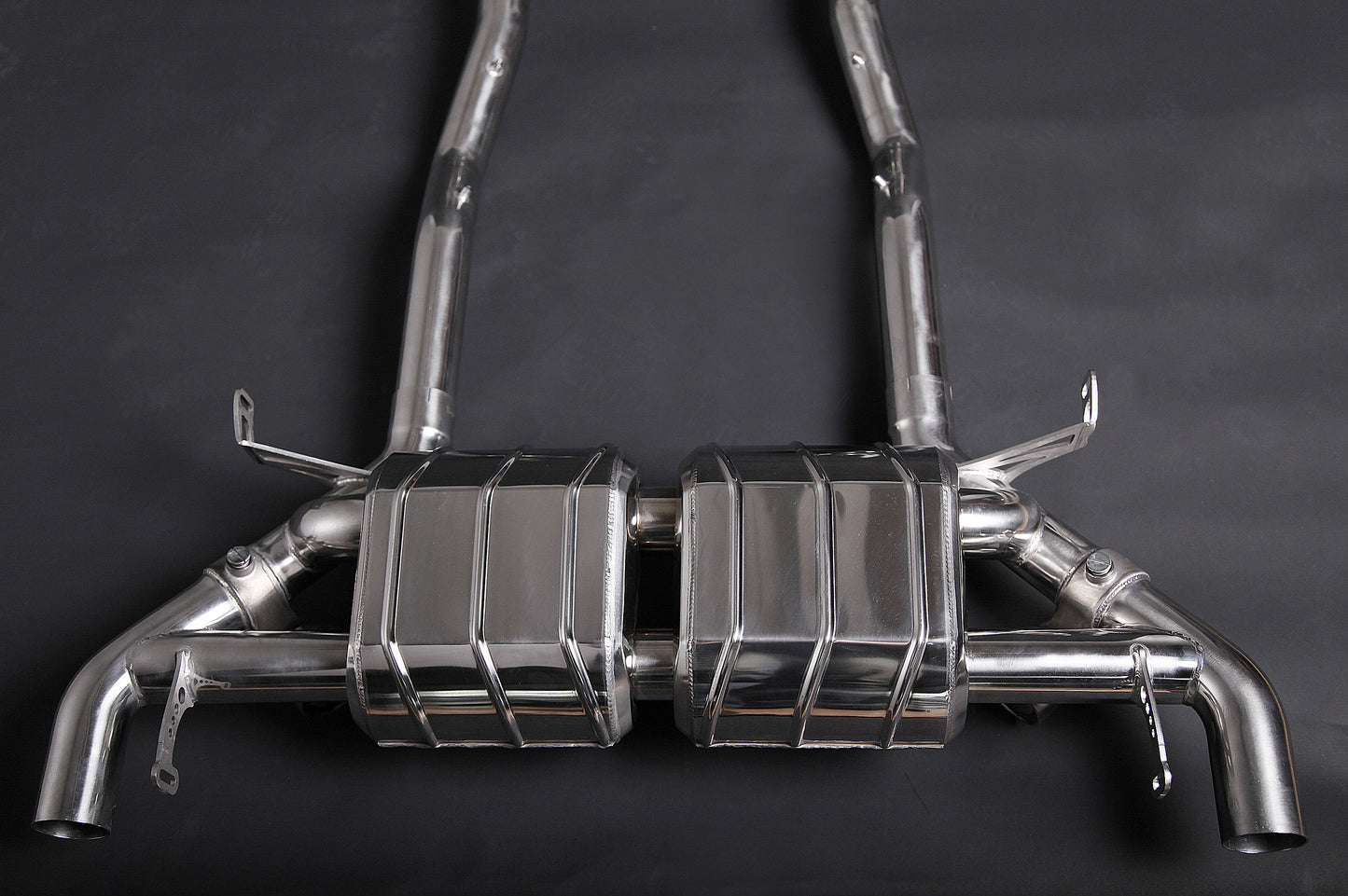 Aston Martin V12 - Valved Muffler image 3
