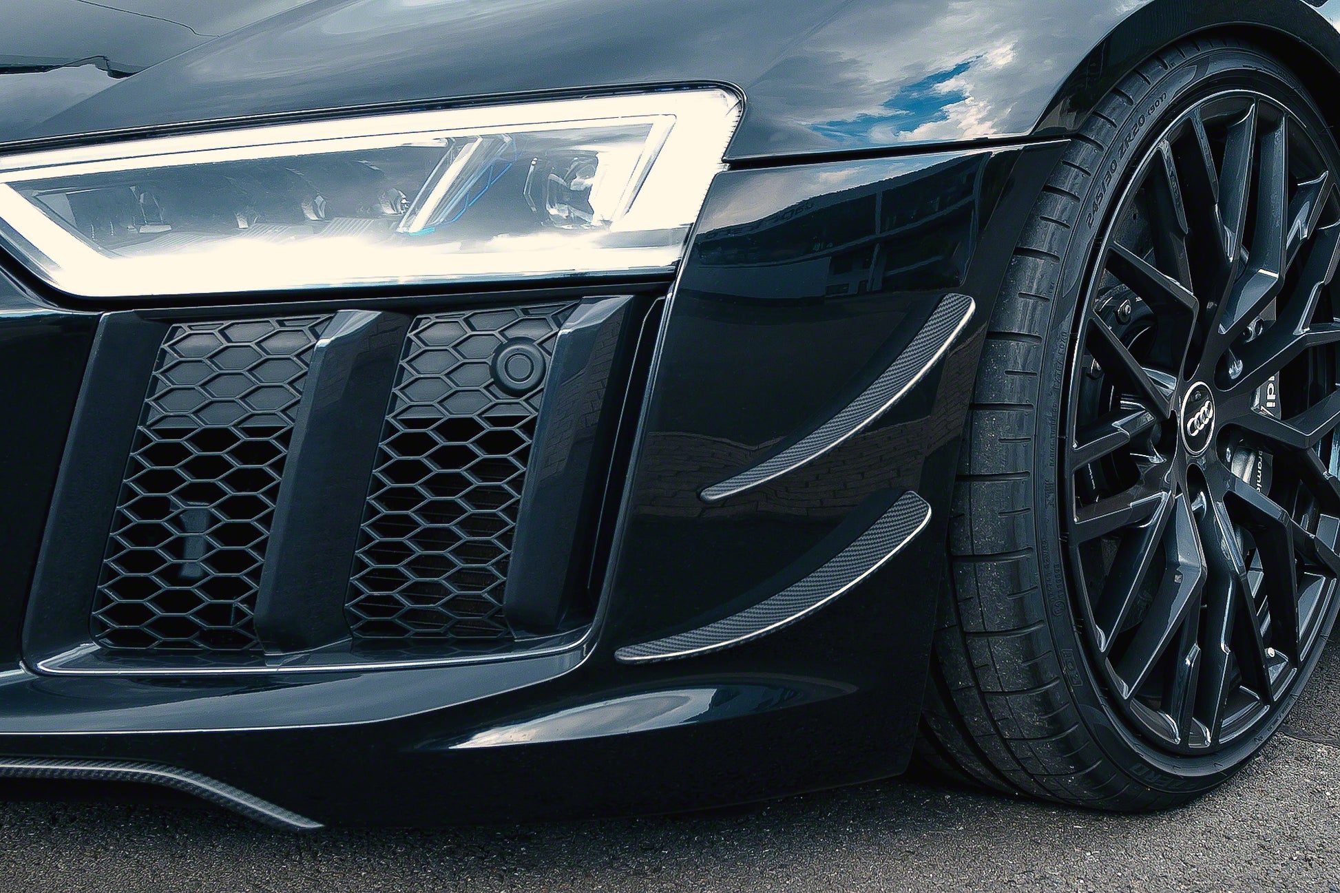 Audi R8 (Gen2) - Carbon Front Spoiler and Front Fins Set image 3