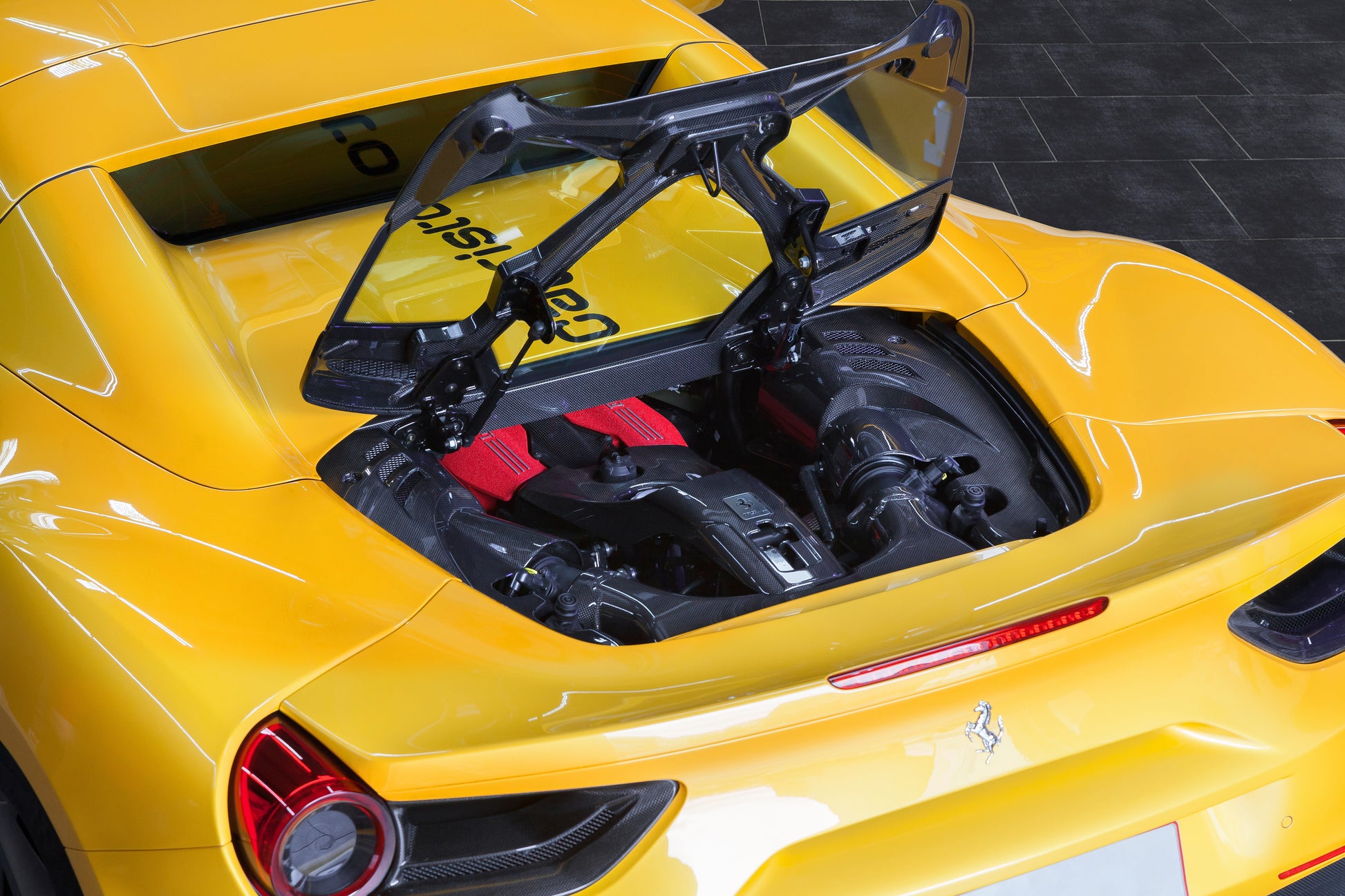 Ferrari 488 GTS/Pista - Carbon and Glass Bonnet image 12