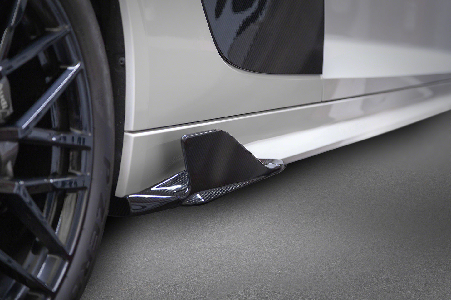 Audi R8 V10 PLUS (2015 ) - Carbon Side Fins (Matte) image 0