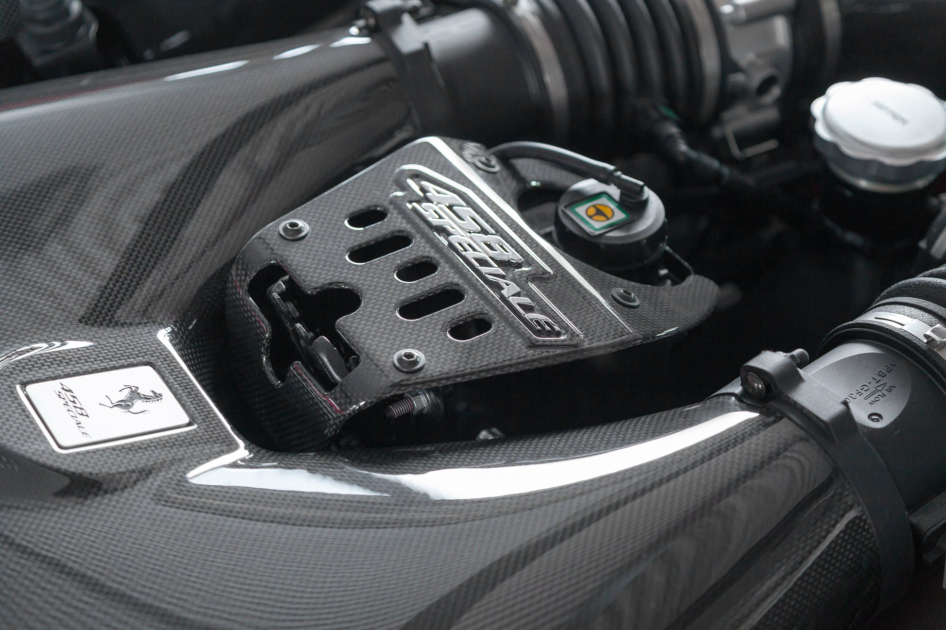 Ferrari 458 Speciale - Carbon Lock Cover image 1