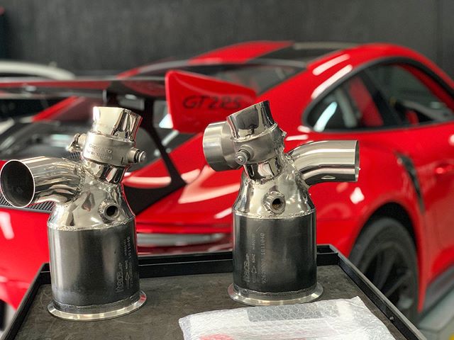 Porsche 991.2 GT2RS - Valved Cat Delete Pipes