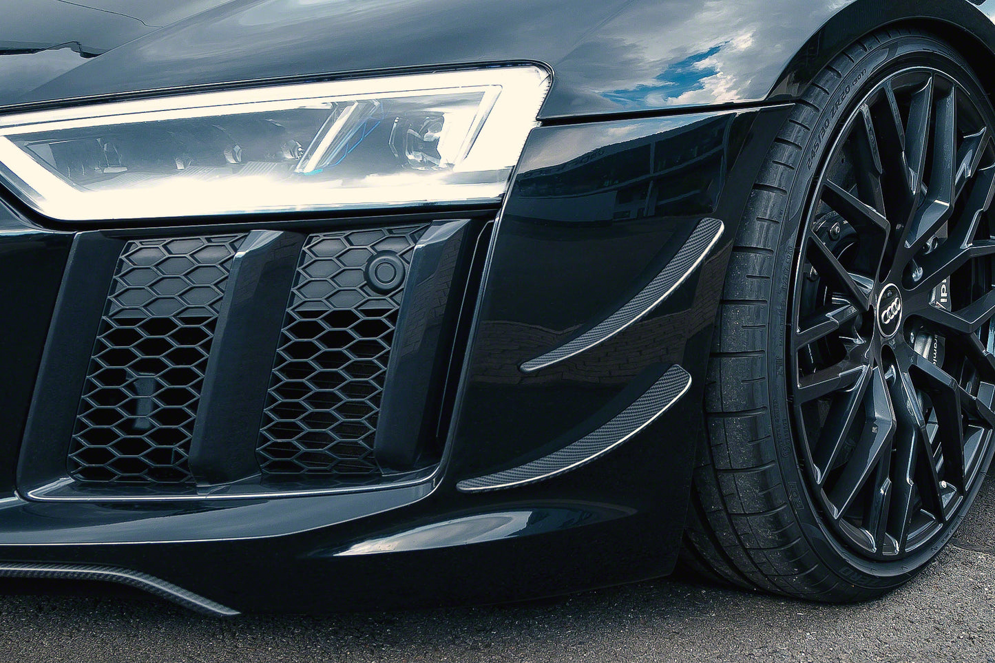 Audi R8 V10 PLUS (2015 ) - Carbon Front Fins (Matte) image 2