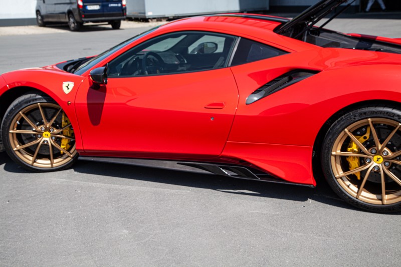 Ferrari 488/F8 - Side Skirts (WITH Wings) image 18