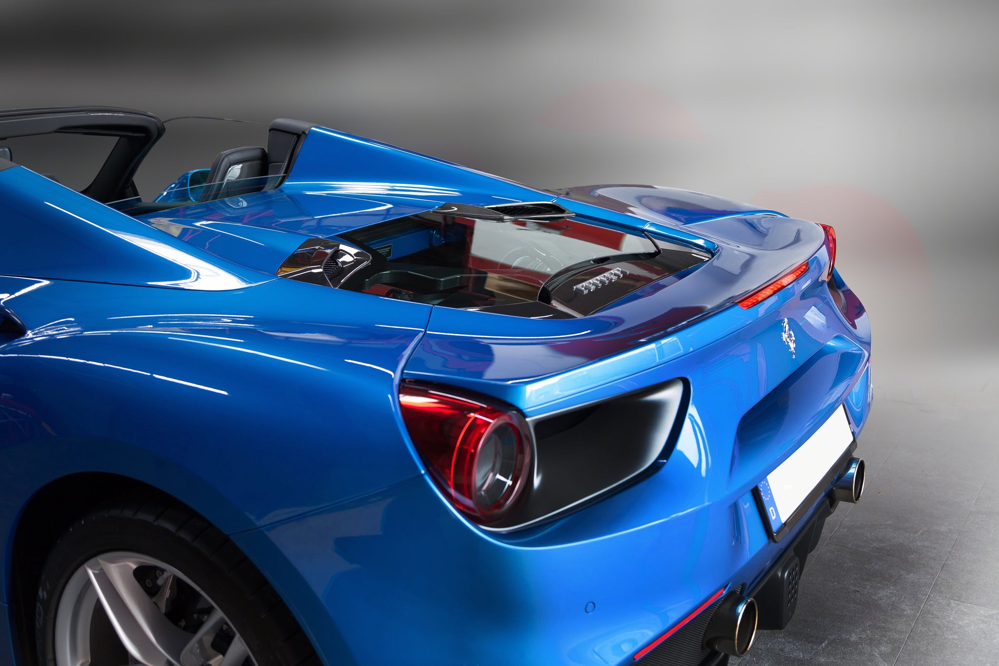 Ferrari 488GTS/Pista - Carbon and Glass Bonnet (Matte) image 4