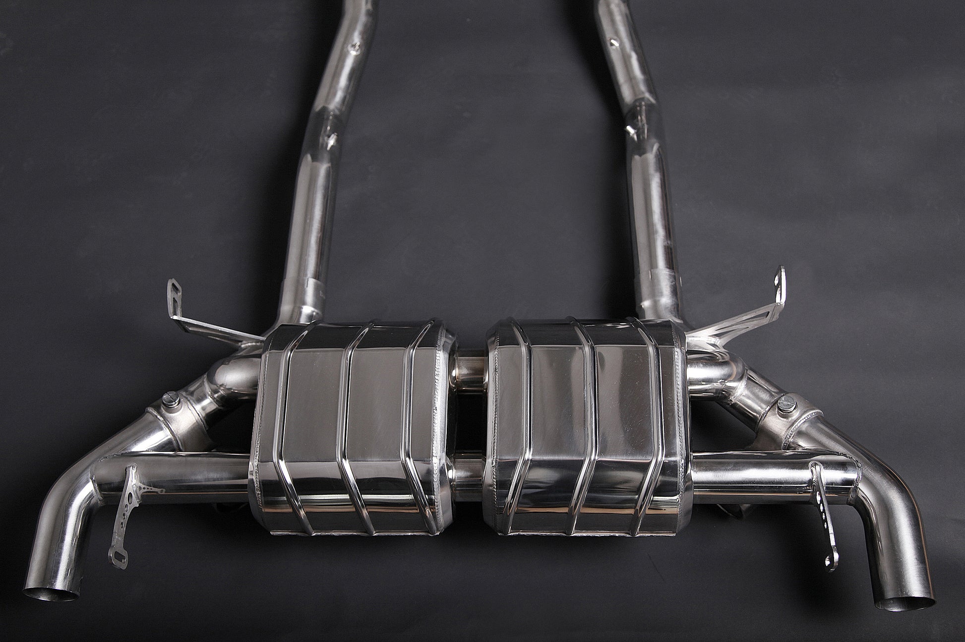 Aston Martin V12 - Valved Muffler image 3